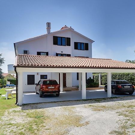 Villa Mutila 메덜린 외부 사진