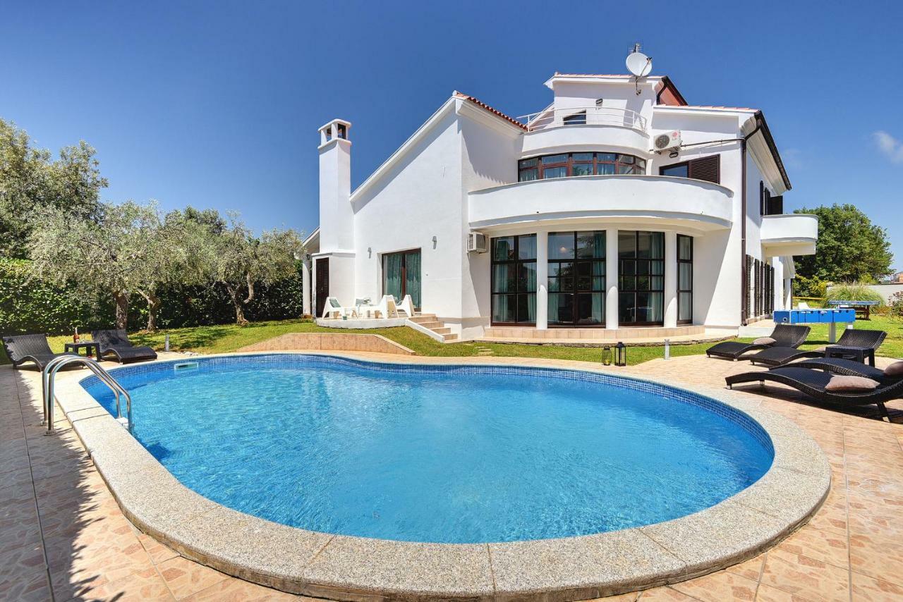Villa Mutila 메덜린 외부 사진